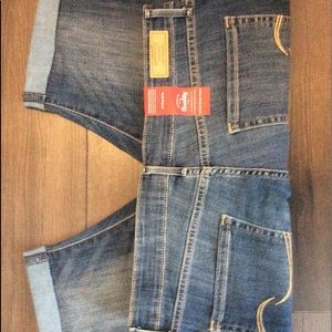 Modern Mid Rise Skinny Short